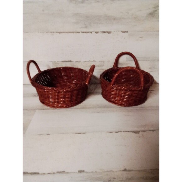 Small Round Set Of Two Baskets With Handles Bread / Fruit Basket Decor - Picture 8 of 13